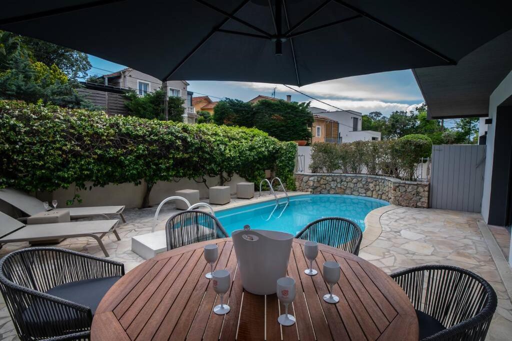 Rez De Villa De Charme-Piscine-3 Chambres 6 Pers Saint-Raphaël المظهر الخارجي الصورة
